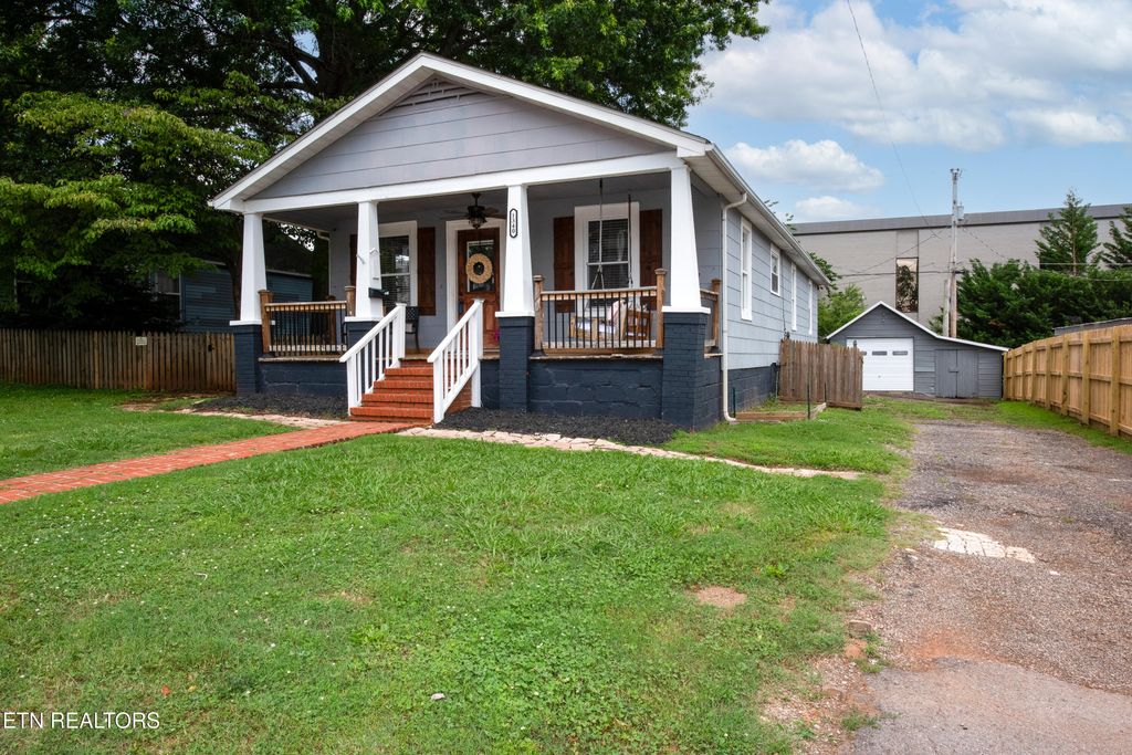 Photo of 1340 Dalton St, Alcoa, TN 37701 (MLS # 1299856)