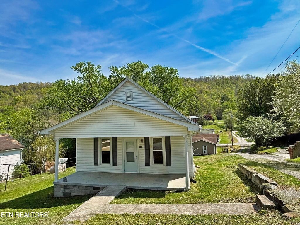 Photo of 608 Wright St, Jellico, TN 37762 (MLS # 1336545)