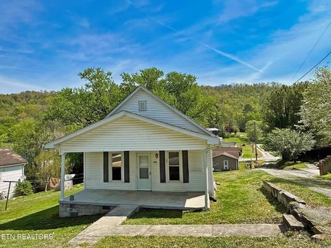 Photo of 608 Wright St, Jellico, TN 37762 (MLS # 1336545)