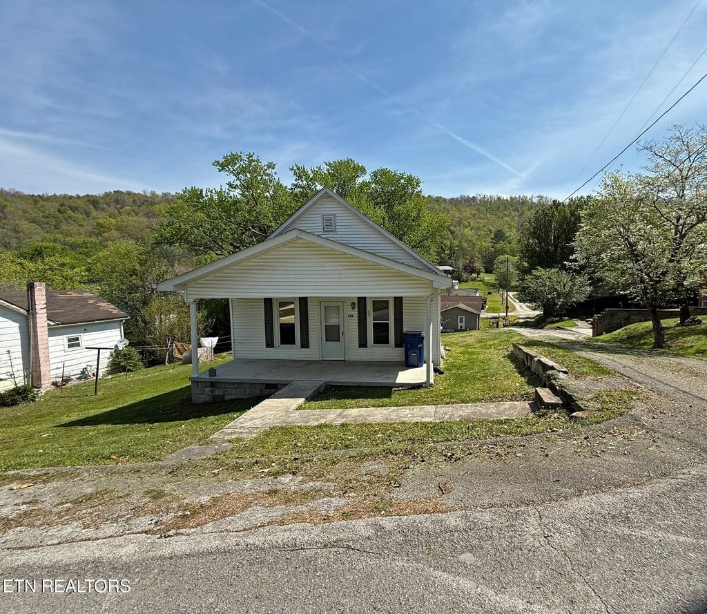 Photo of 608 Wright St, Jellico, TN 37762 (MLS # 1336545)