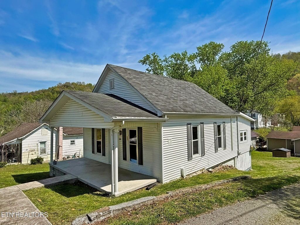 Photo of 608 Wright St, Jellico, TN 37762 (MLS # 1336545)