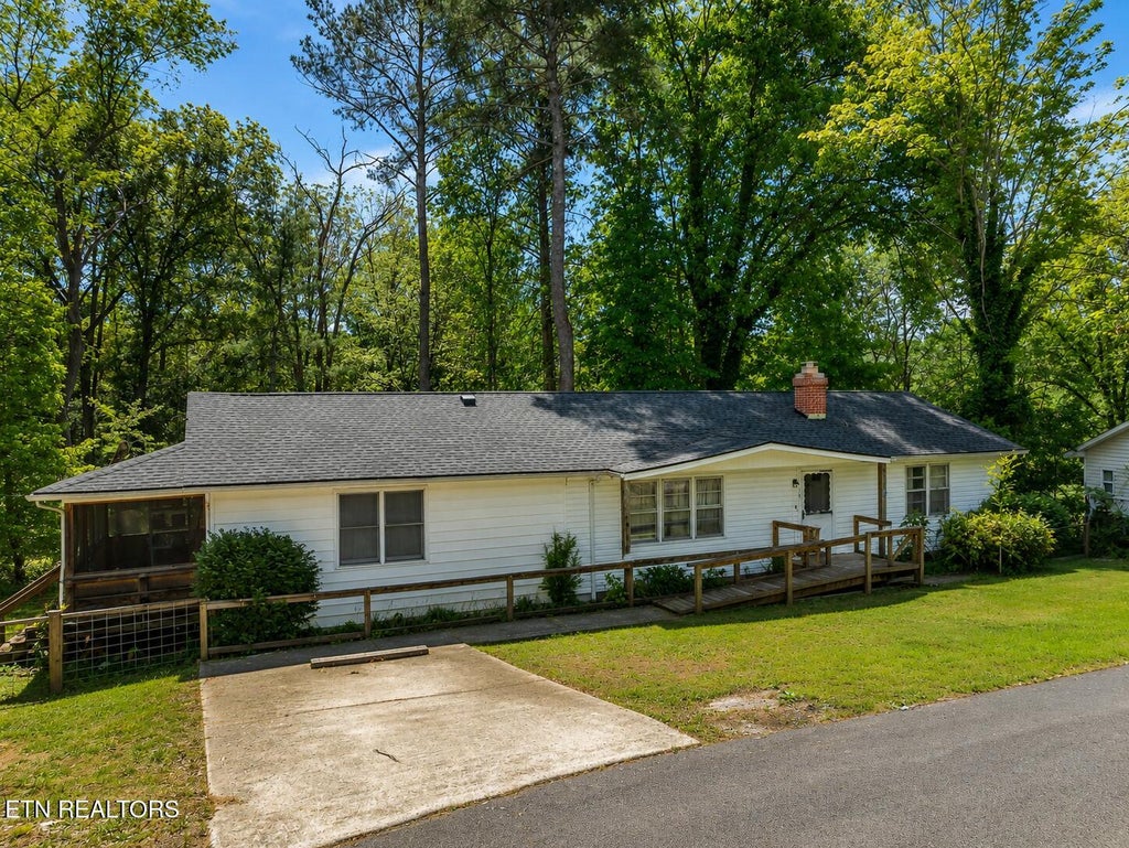 Photo of 105 Rand Circle, Oak Ridge, TN 37830 (MLS # 1339729)