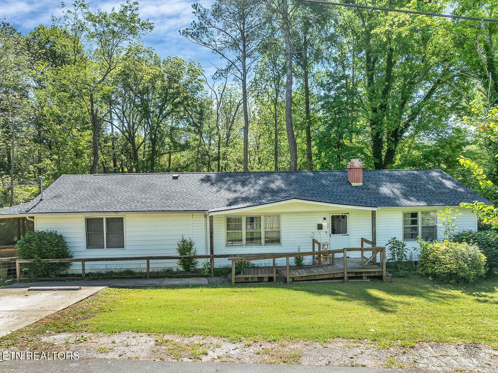 Photo of 105 Rand Circle, Oak Ridge, TN 37830 (MLS # 1339729)