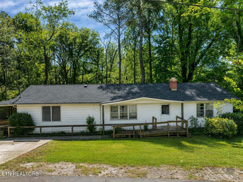 Photo of 105 Rand Circle, Oak Ridge, TN 37830 (MLS # 1339729)