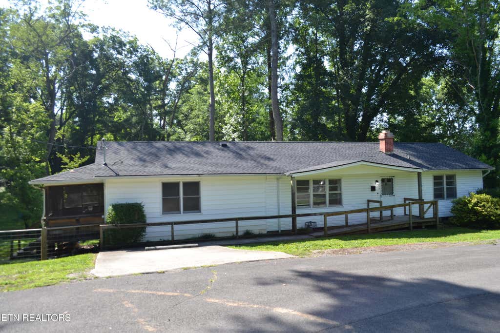 Photo of 105 Rand Circle, Oak Ridge, TN 37830 (MLS # 1339729)