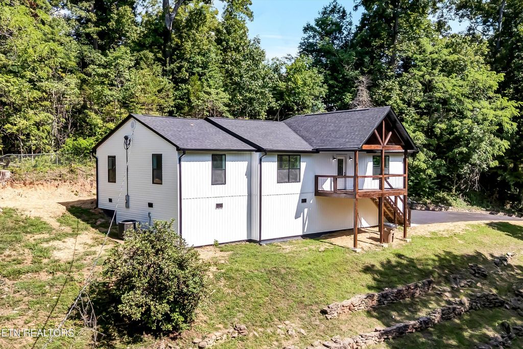 Photo of 101 SW Larry Drive, Knoxville, TN 37920 (MLS # 1317242)