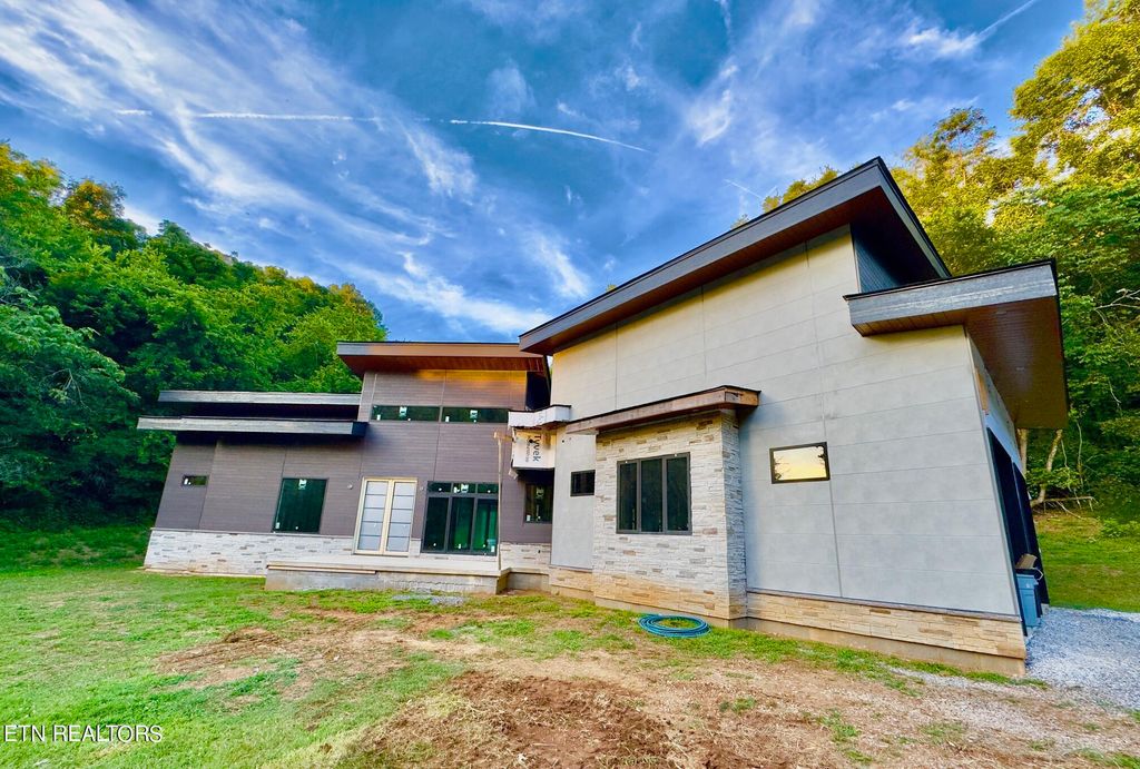 Photo of 2055 River Oaks Drive, Louisville, TN 37777 (MLS # 1268073)