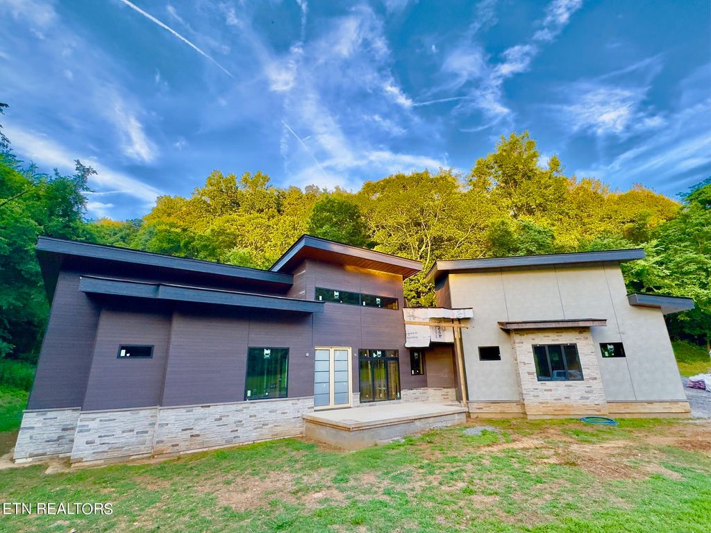 Photo of 2055 River Oaks Drive, Louisville, TN 37777 (MLS # 1268073)