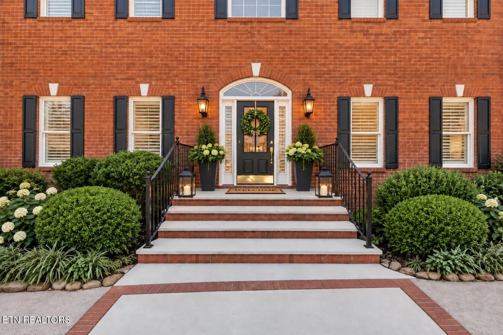 Photo of 142 Center Park Lane, Oak Ridge, TN 37830 (MLS # 1355357)