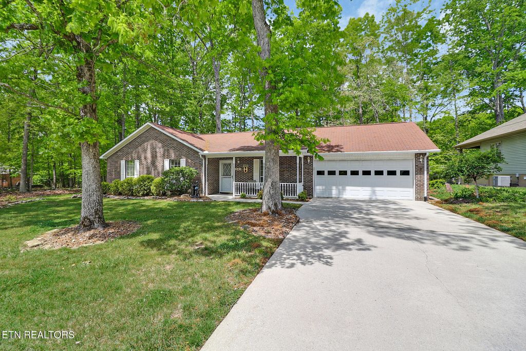 Photo of 321 Lakeview Drive, Crossville, TN 38558 (MLS # 1339993)