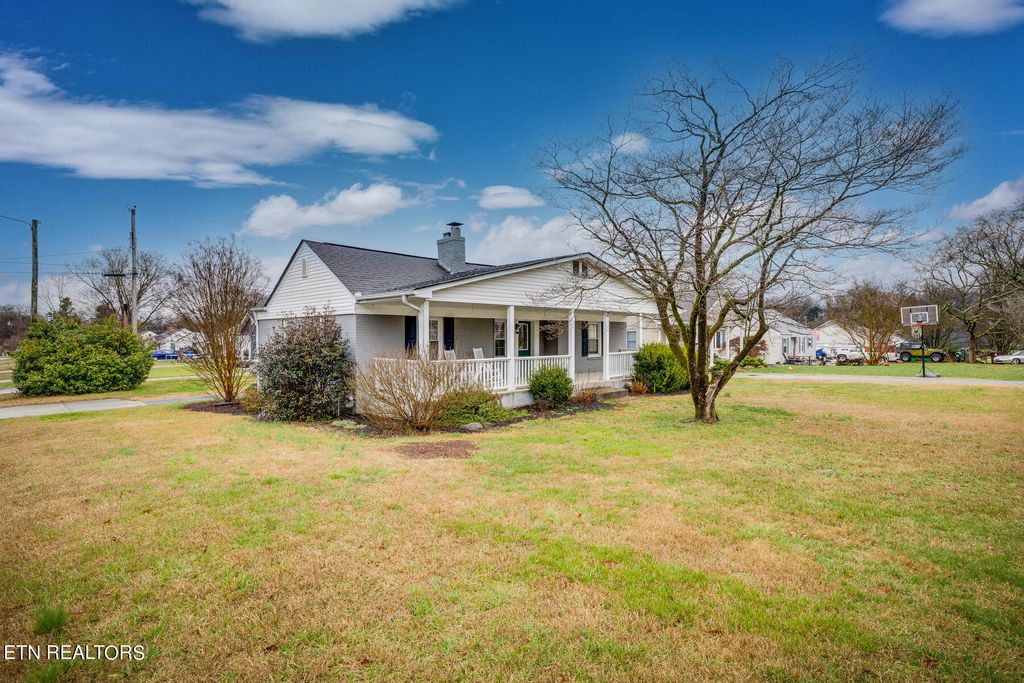 Photo of 306 Rose Ave, Alcoa, TN 37701 (MLS # 1254668)