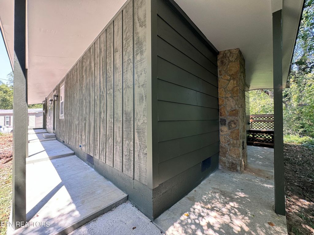 Photo of 720 Sleepy Hollow Rd, Oliver Springs, TN 37840 (MLS # 1275775)