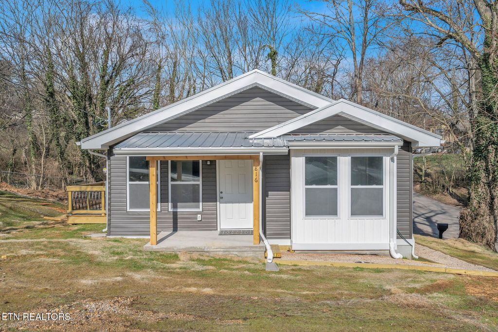 Photo of 816 Rogers St, Clinton, TN 37716 (MLS # 1290040)