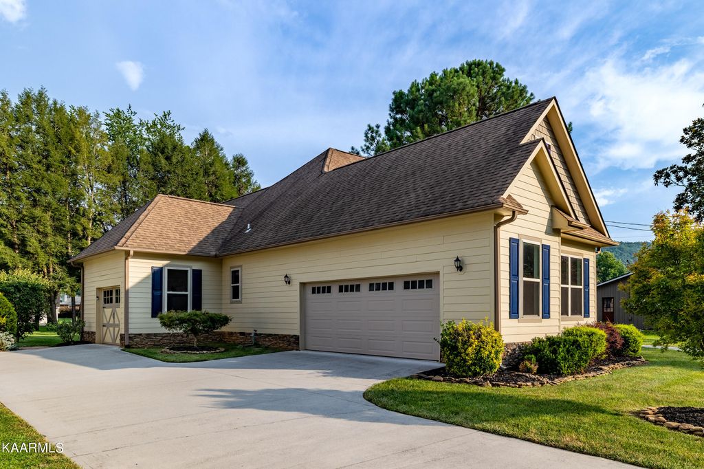 Photo of 232 Riverview Rd, Townsend, TN 37882 (MLS # 1234645)