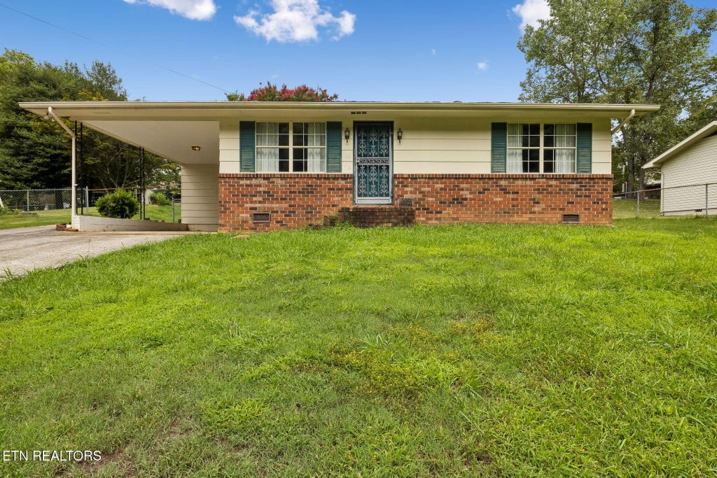 Photo of 521 E Sunset DR, Athens, TN 37303 (MLS # 1350262)