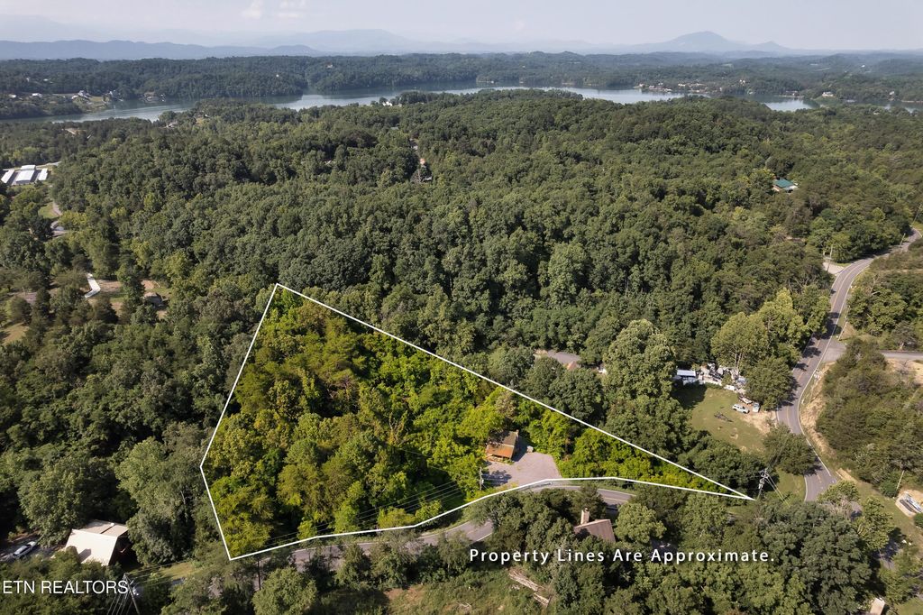 Photo of 2607 Windfall Estates Drive, Sevierville, TN 37876 (MLS # 1306111)