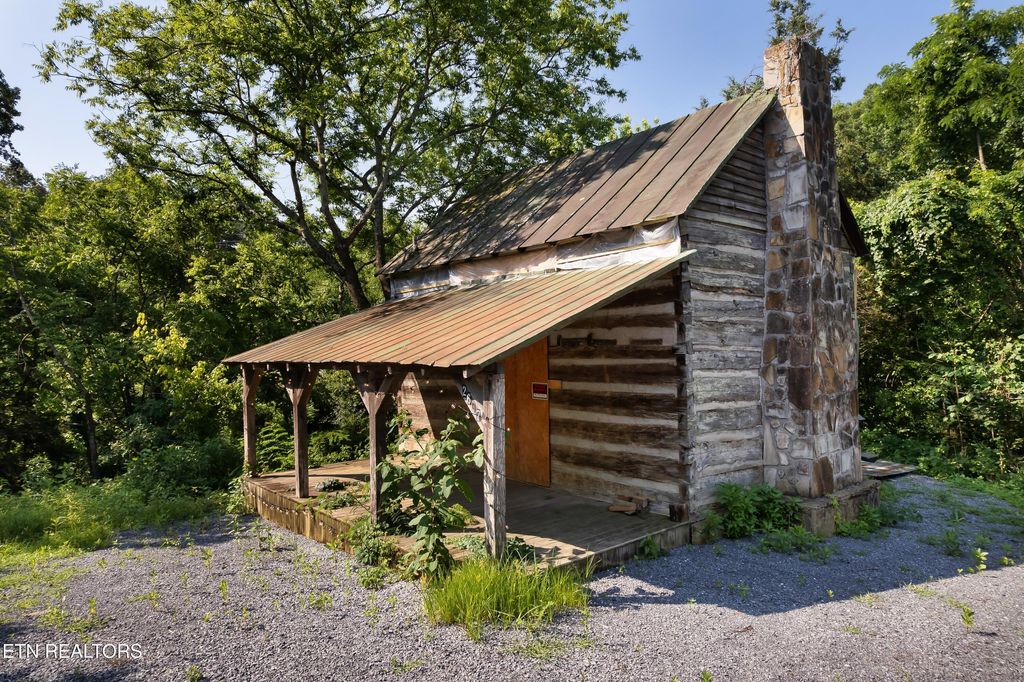 Photo of 2607 Windfall Estates Drive, Sevierville, TN 37876 (MLS # 1306111)