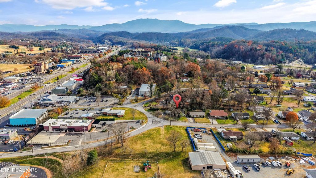 Photo of 201 Valley Drive, Pigeon Forge, TN 37863 (MLS # 1322622)