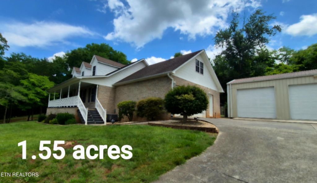 Photo of 570 Oakwood Estates Drive, Lenoir City, TN 37772 (MLS # 1345301)