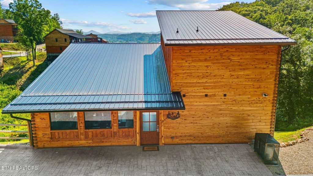 Photo of 2459 Hawks Nest Way, Sevierville, TN 37862 (MLS # 1322848)