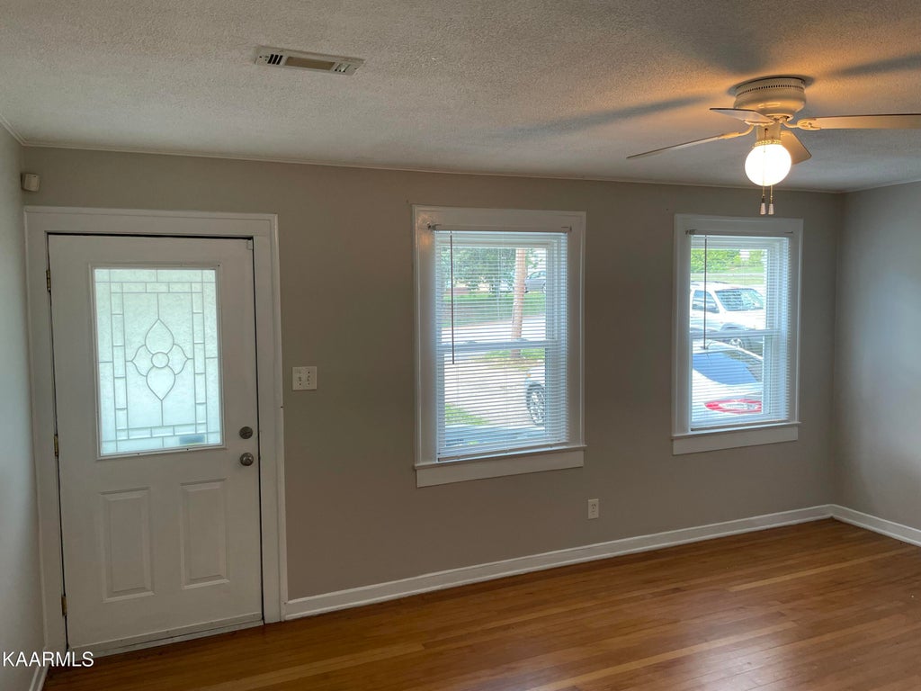 Photo of 2314 Coker Ave, Knoxville, TN 37917 (MLS # 1345575)