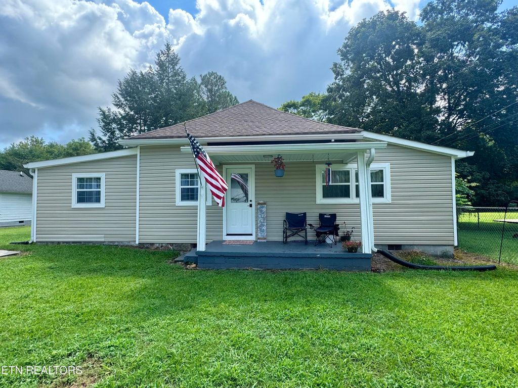 Photo of 210 6Th St, Graysville, TN 37338 (MLS # 1312243)