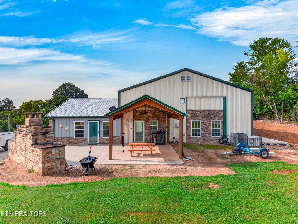 Photo of 428 Shrader Rd, Dandridge, TN 37725 (MLS # 1352310)