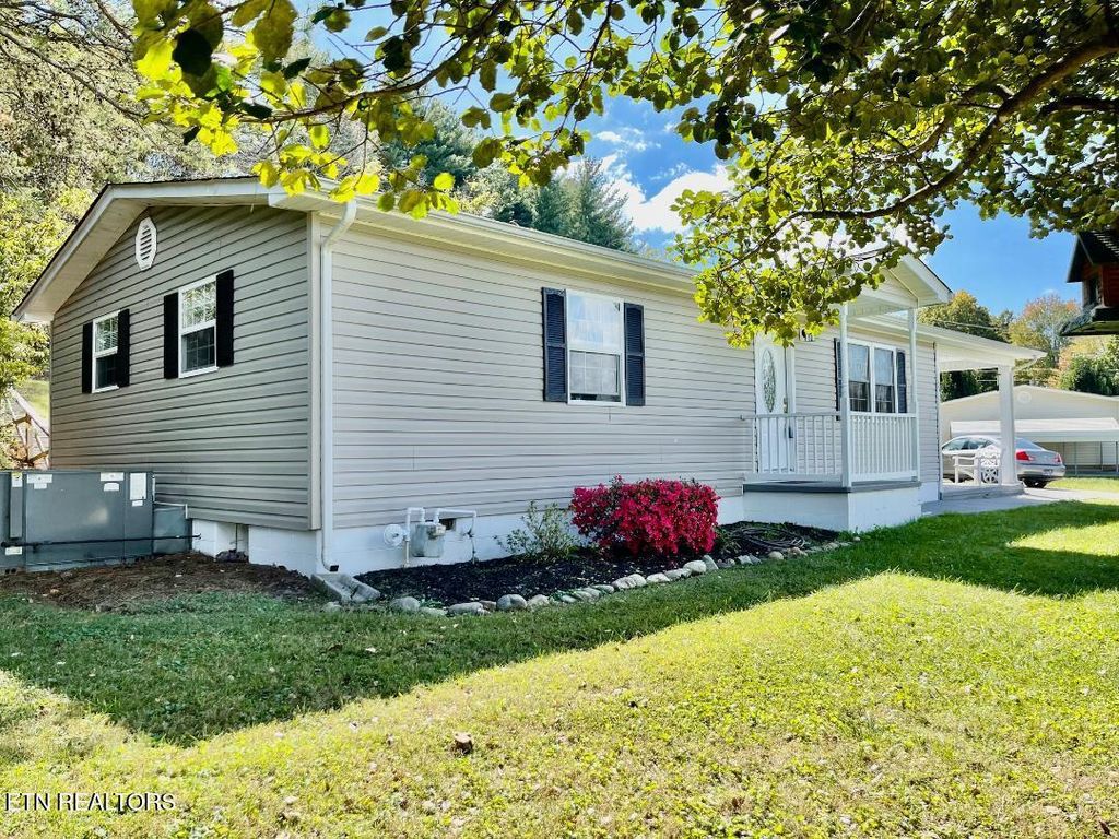 Photo of 804 Jefferson Ave, Madisonville, TN 37354 (MLS # 1315807)