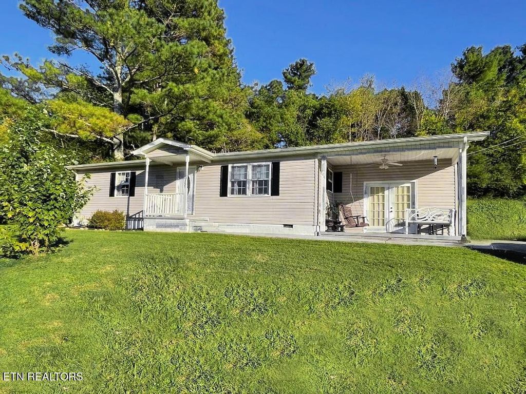 Photo of 804 Jefferson Ave, Madisonville, TN 37354 (MLS # 1315807)