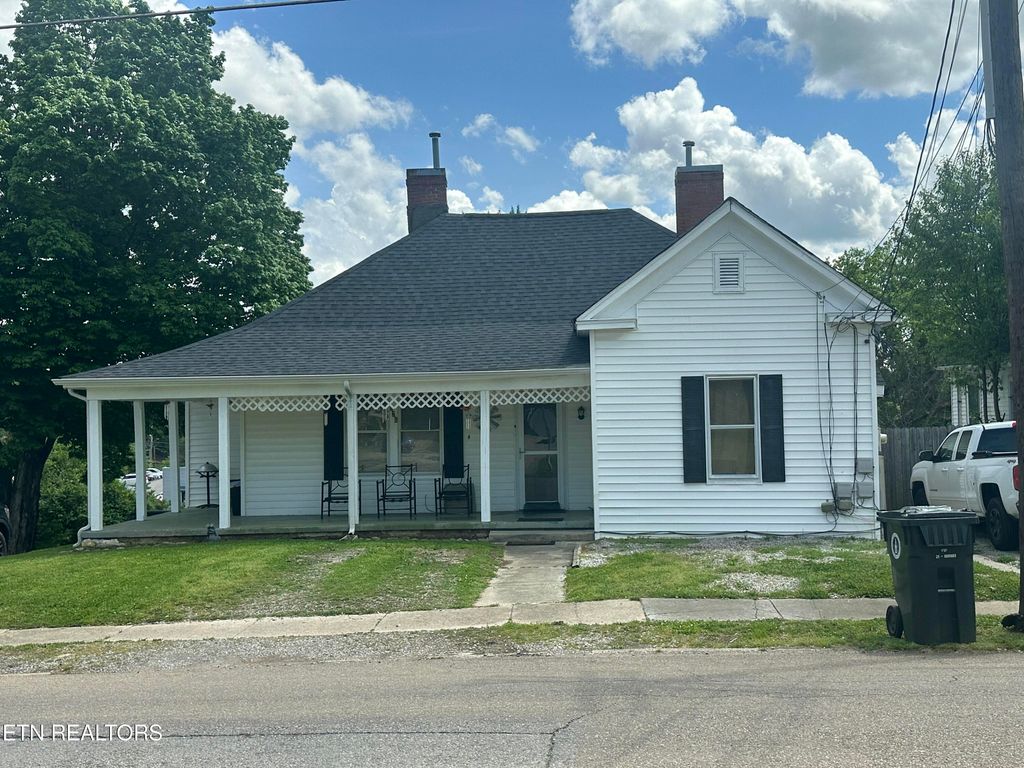 Photo of 926 E Main St, Morristown, TN 37814 (MLS # 1316330)