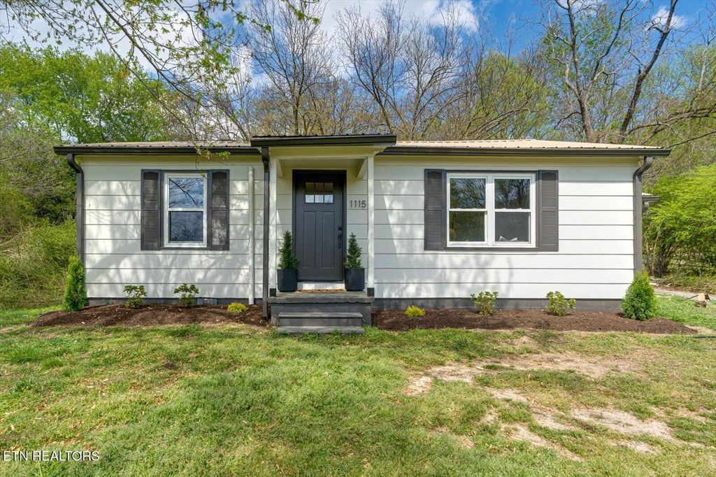Photo of 1115 SE 21St St, Cleveland, TN 37311 (MLS # 1335255)