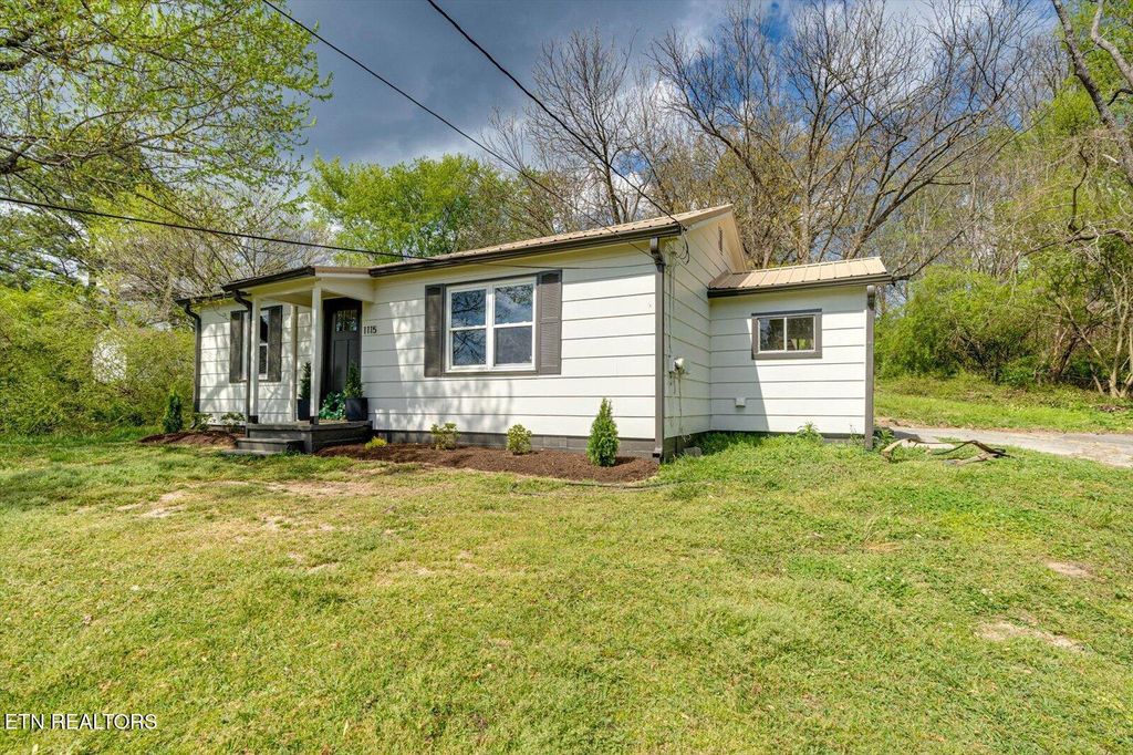 Photo of 1115 SE 21St St, Cleveland, TN 37311 (MLS # 1335255)