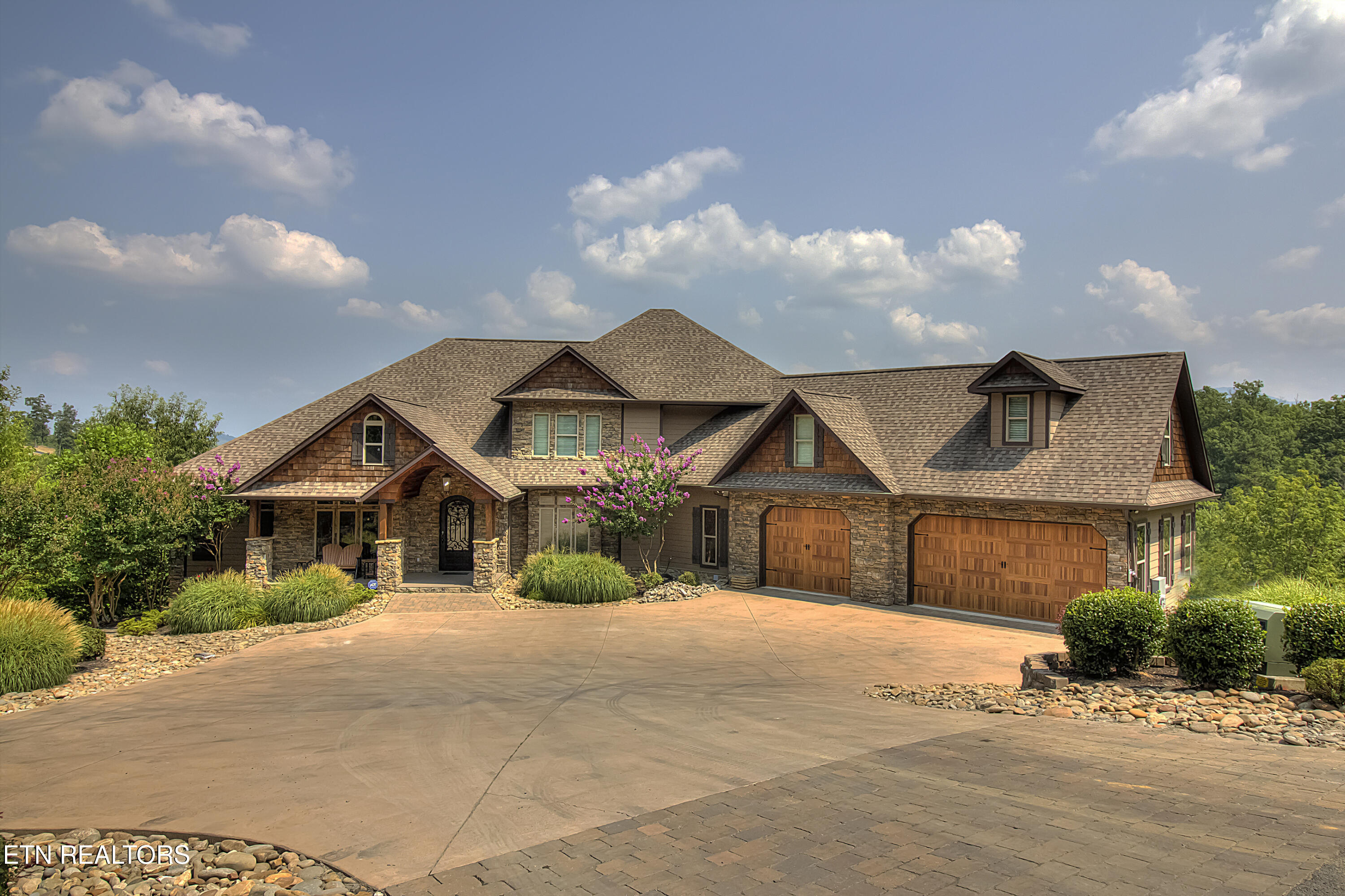 3270 Laurel Cove Tr