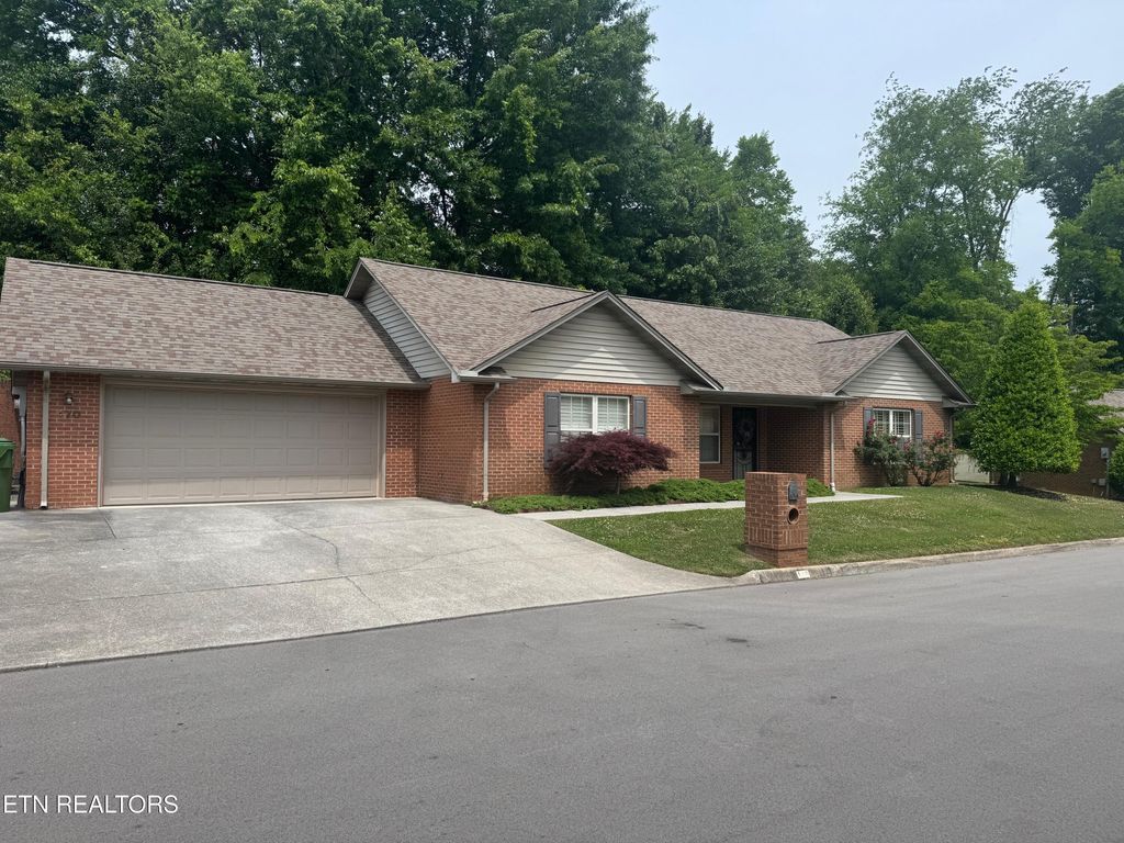 Photo of 170 Manchester Drive, Maryville, TN 37803 (MLS # 1339590)