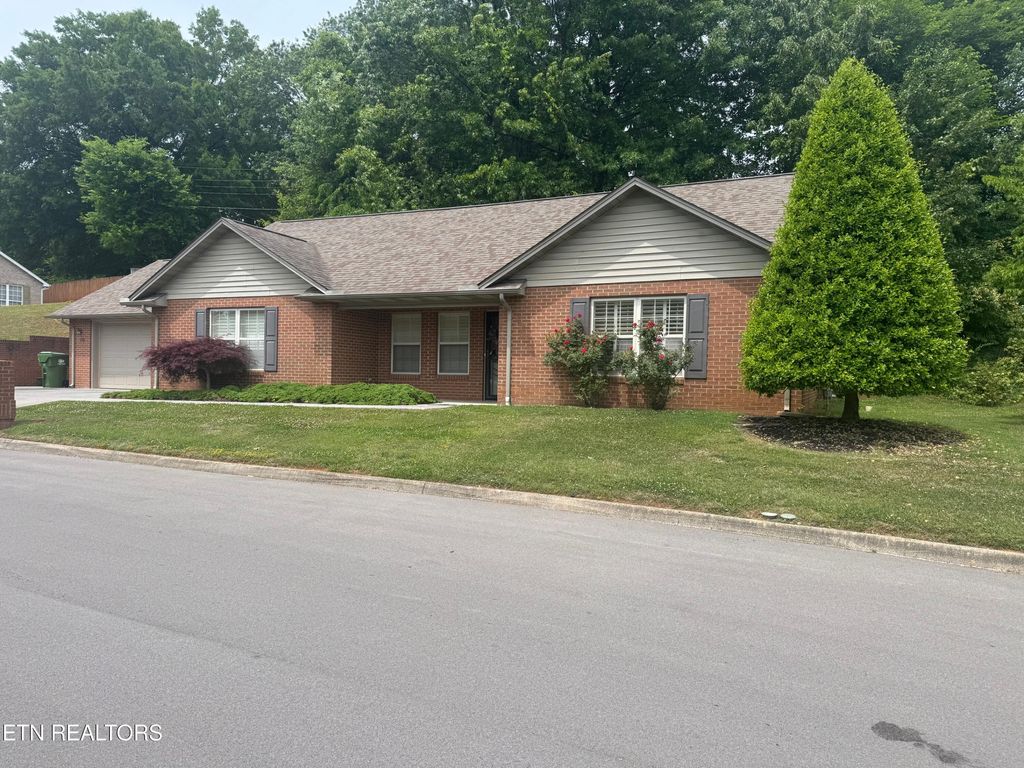 Photo of 170 Manchester Drive, Maryville, TN 37803 (MLS # 1339590)