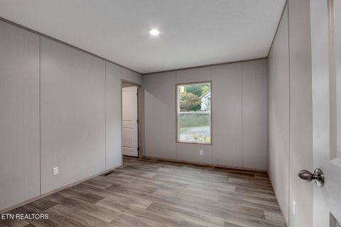 Tiny photo for 722 Posey Rd, Etowah, TN 37331 (MLS # 1317812)