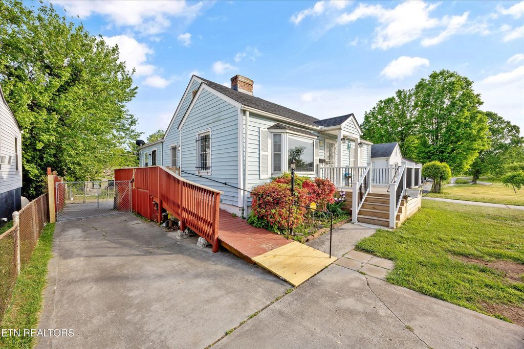 Photo of 2628 Linden Ave, Knoxville, TN 37914 (MLS # 1337750)