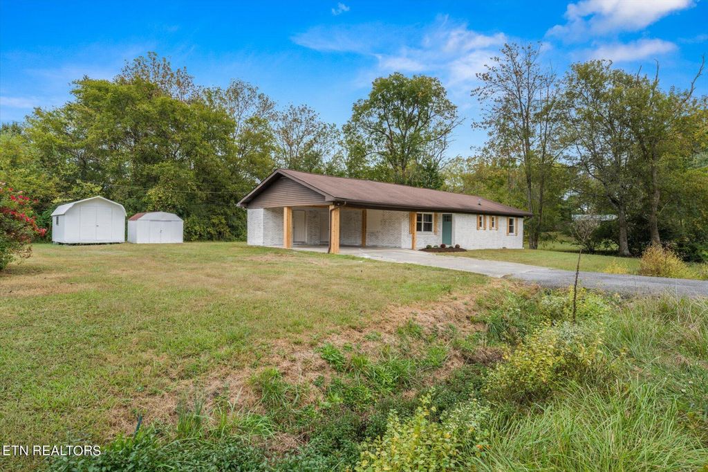 Photo of 129 County Farm Rd, Friendsville, TN 37737 (MLS # 1242829)