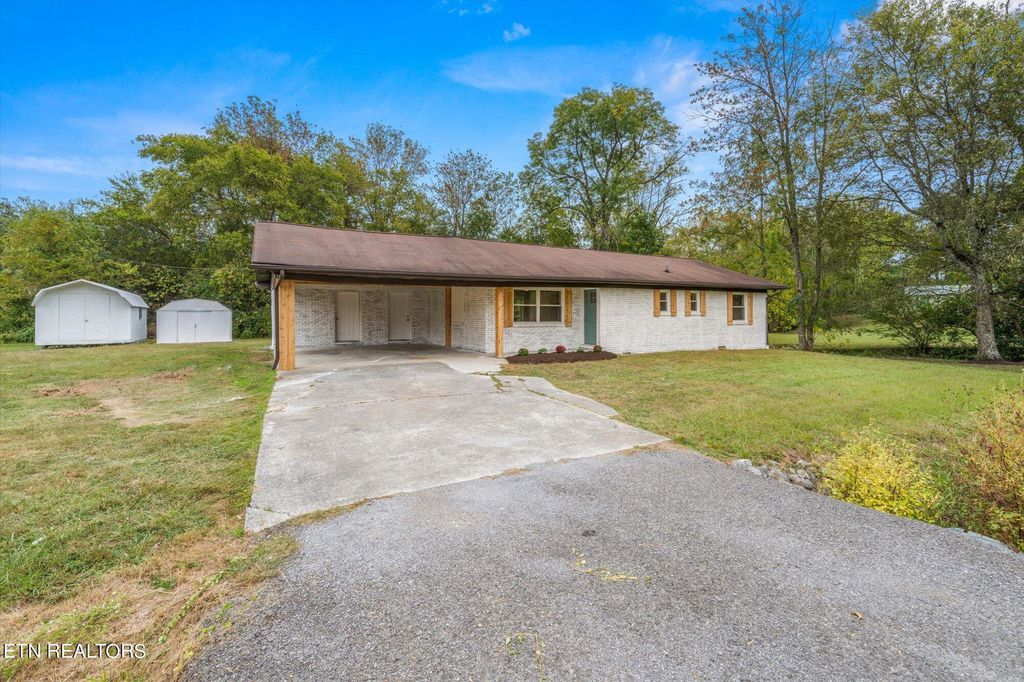 Photo of 129 County Farm Rd, Friendsville, TN 37737 (MLS # 1242829)