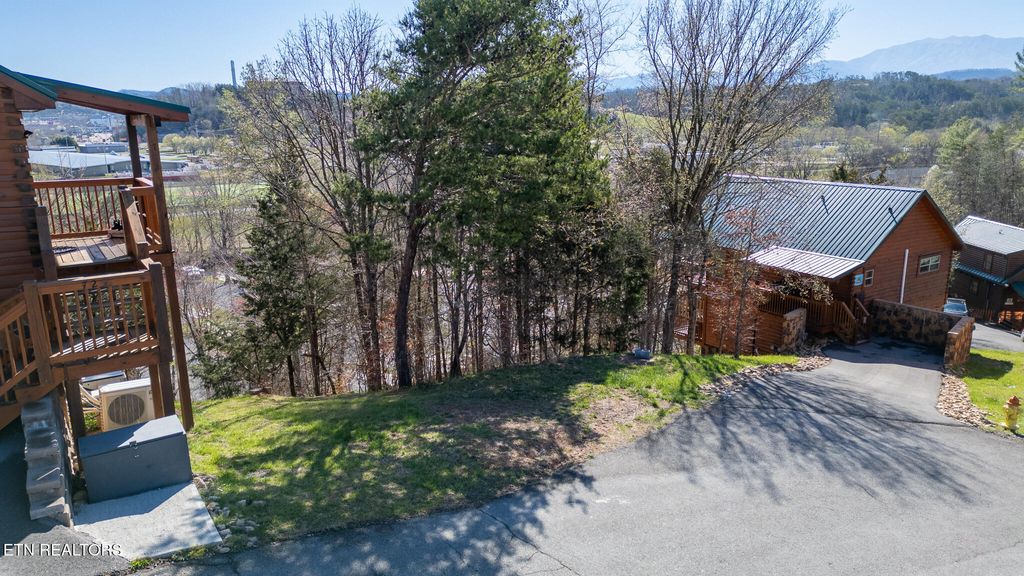 Photo of 32 Blueberry Ridge Way, Pigeon Forge, TN 37863 (MLS # 1294131)