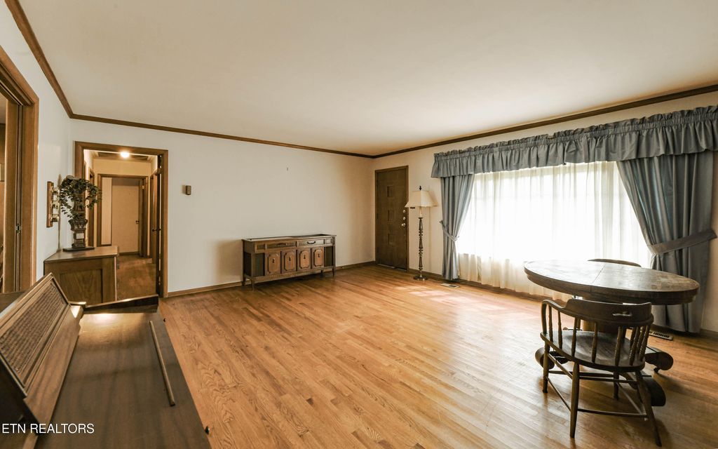 Photo of 816 Whitehall Rd, Knoxville, TN 37909 (MLS # 1315758)