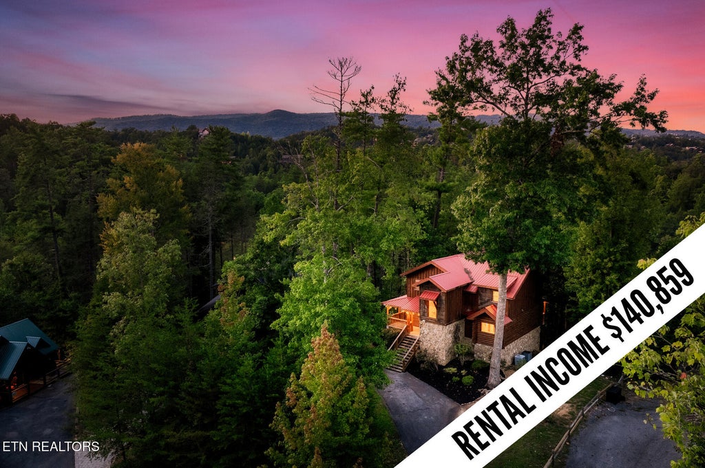 Photo of 2615 Bear Crossing Way, Sevierville, TN 37862 (MLS # 1358118)