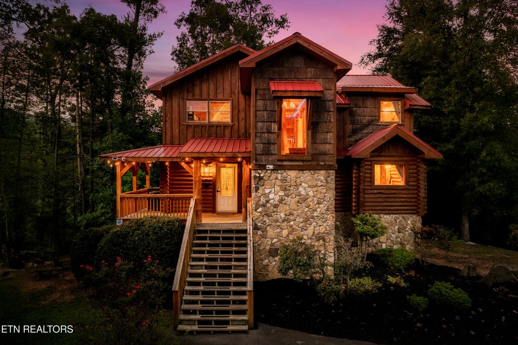 Photo of 2615 Bear Crossing Way, Sevierville, TN 37862 (MLS # 1358118)