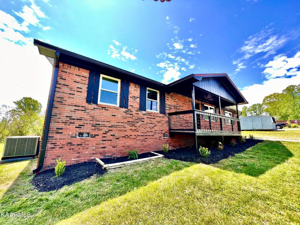 Photo of 1311 Nell St, Tazewell, TN 37879 (MLS # 1226265)
