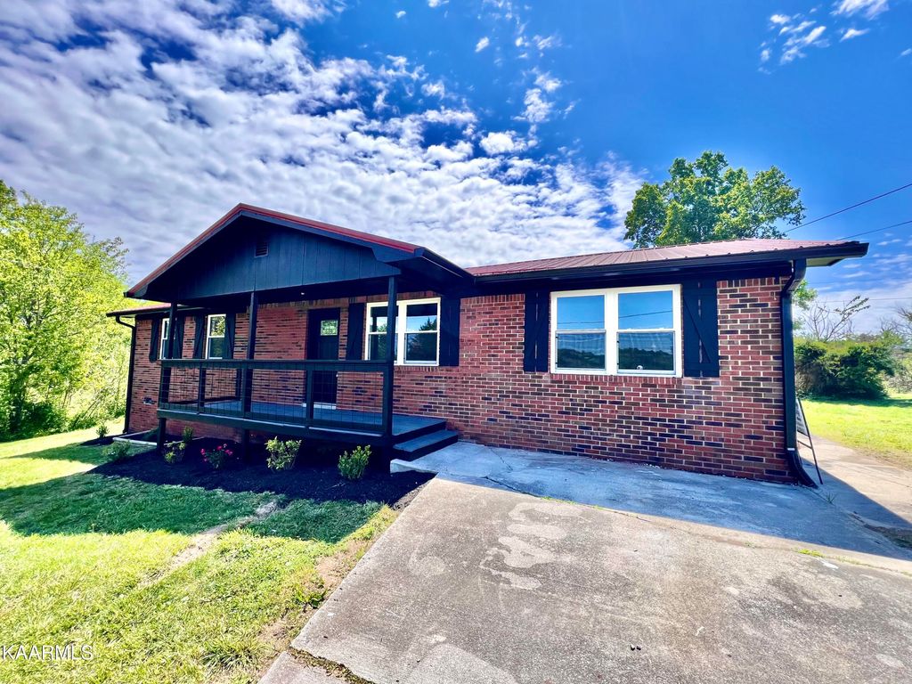 Photo of 1311 Nell St, Tazewell, TN 37879 (MLS # 1226265)