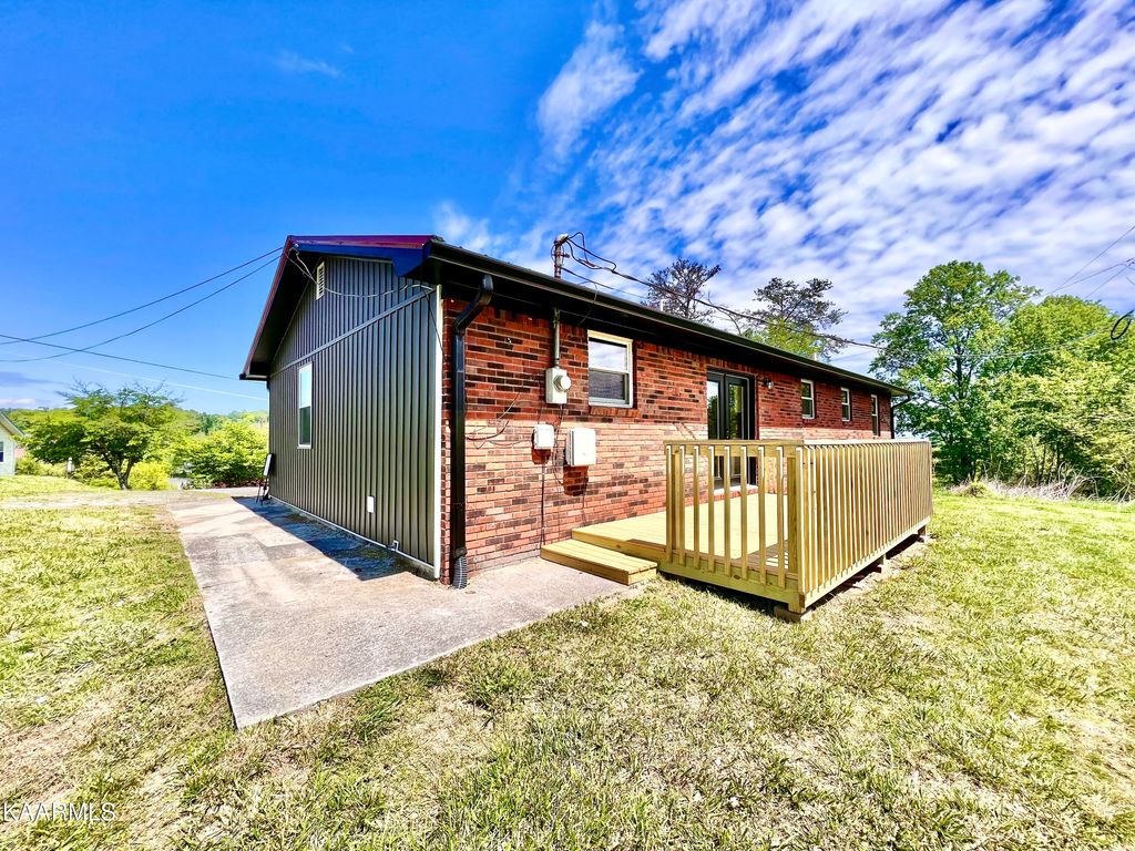 Photo of 1311 Nell St, Tazewell, TN 37879 (MLS # 1226265)