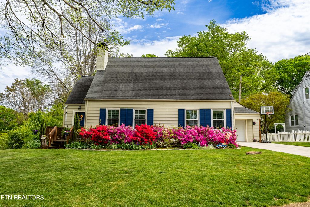 Photo of 910 Mountain View Ave, Maryville, TN 37803 (MLS # 1336991)