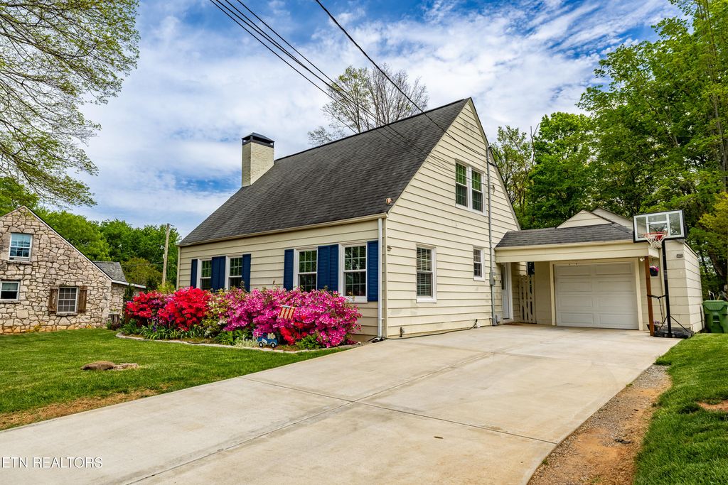 Photo of 910 Mountain View Ave, Maryville, TN 37803 (MLS # 1336991)