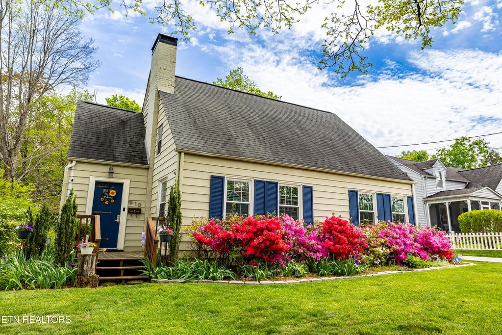 Photo of 910 Mountain View Ave, Maryville, TN 37803 (MLS # 1336991)