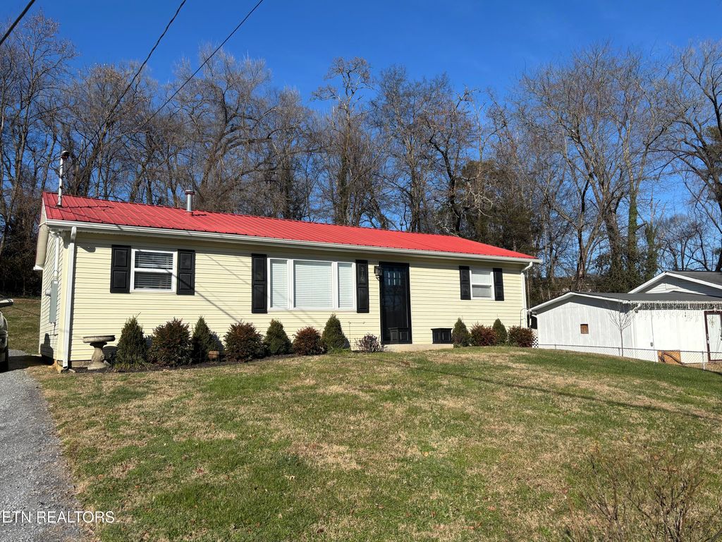 Photo of 310 Valley St, Morristown, TN 37813 (MLS # 1323795)